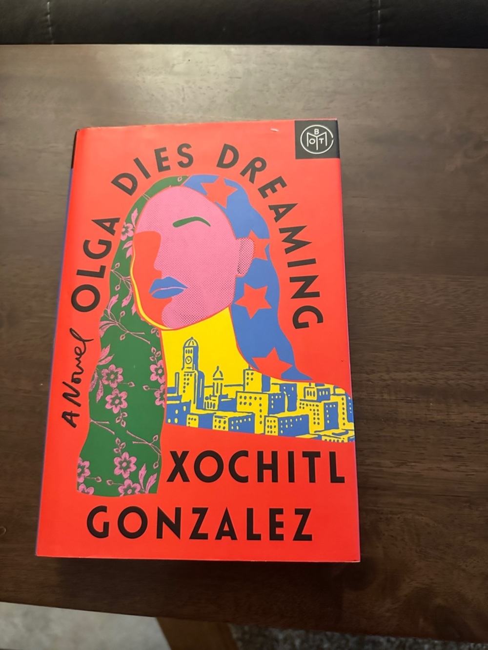 Xochitl Gonzalez - Olga Dies Dreaming (Red Cover)